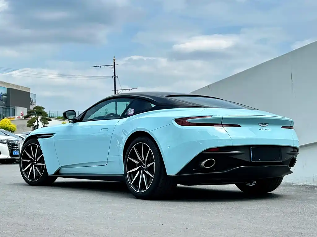 Aston Martin DB11 — фото 2