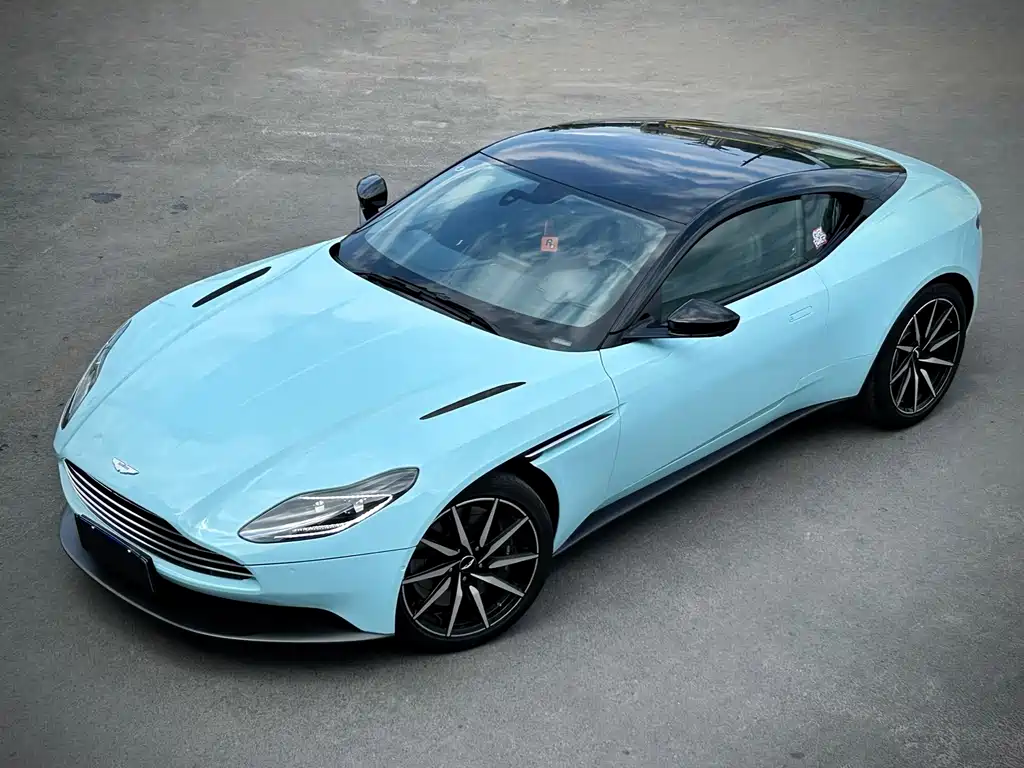 Aston Martin DB11 — фото 8