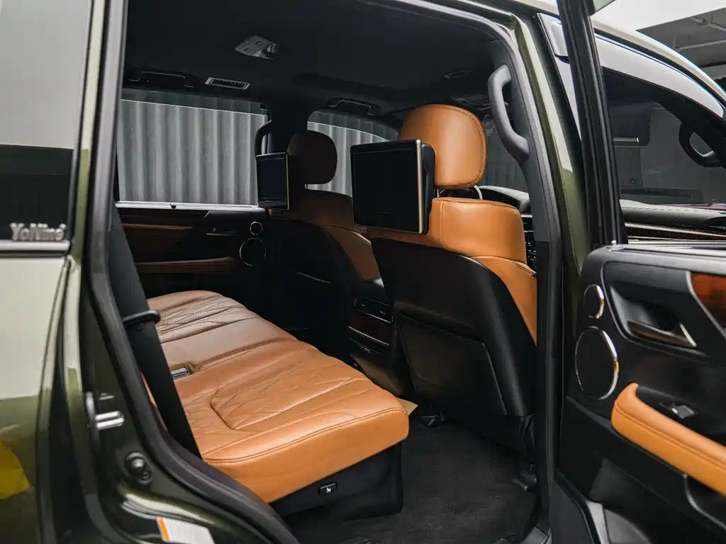 Lexus LX — фото 9