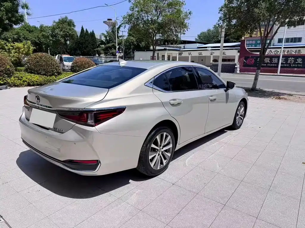 Lexus ES — фото 7