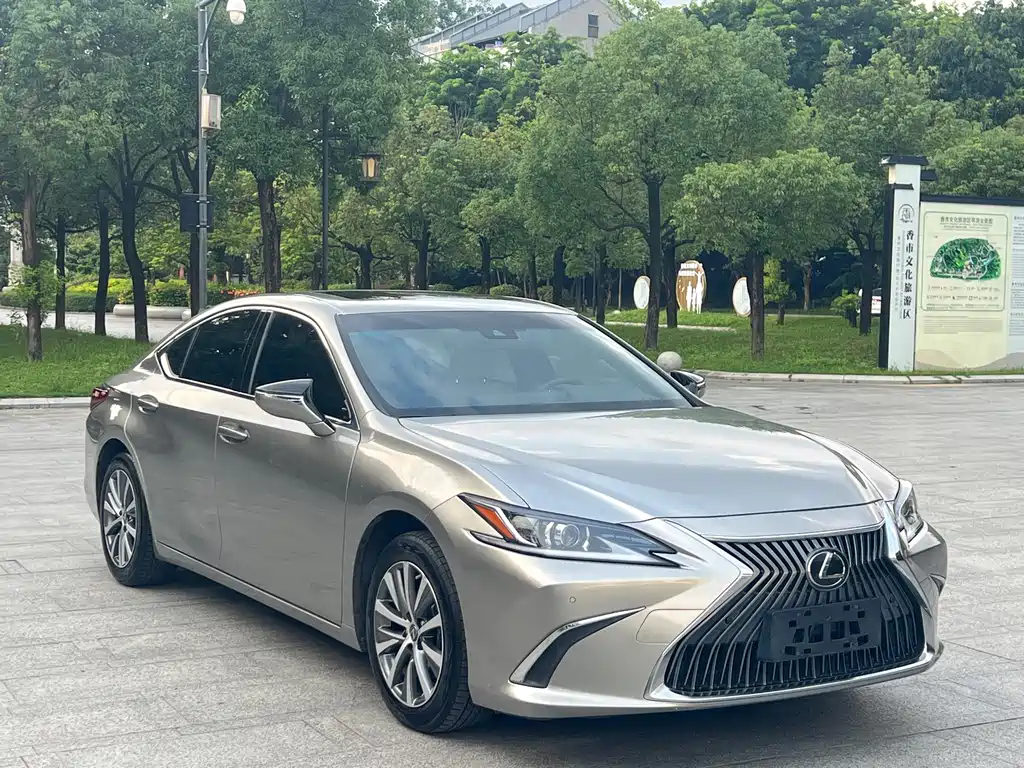 Lexus ES — фото 3