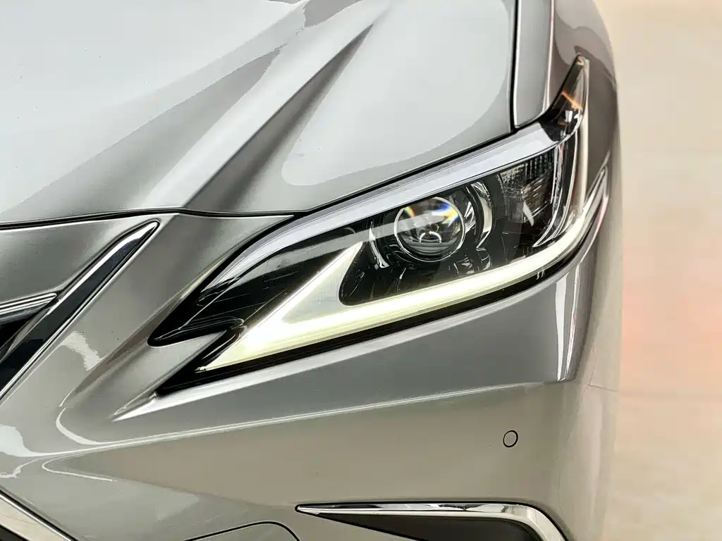 Lexus ES — фото 17