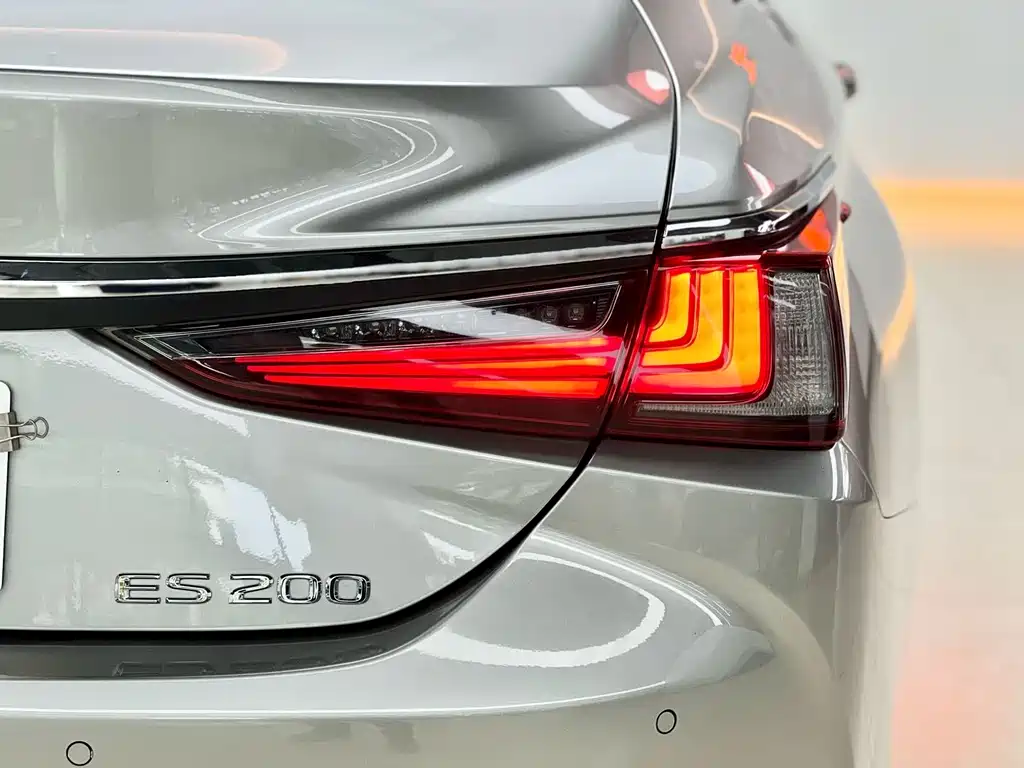 Lexus ES — фото 18