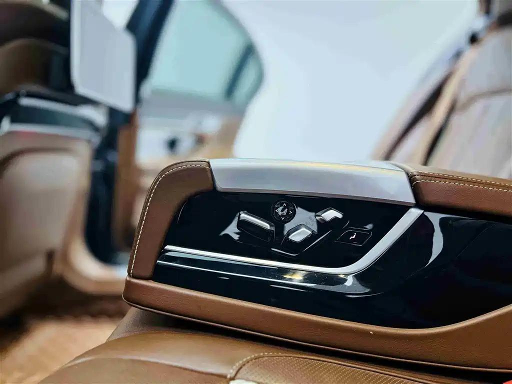 BMW 7 Series — фото 15