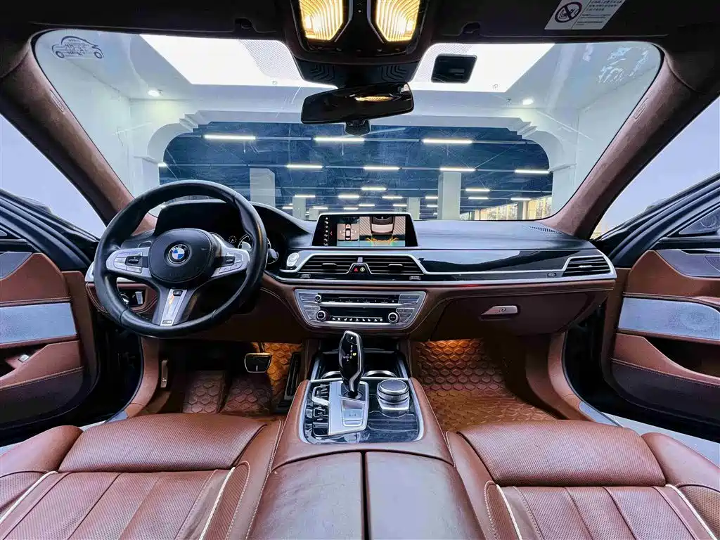 BMW 7 Series — фото 17