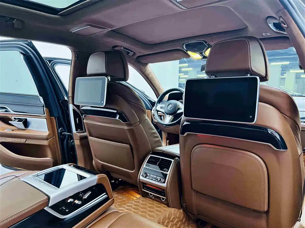 BMW 7 Series — фото 19