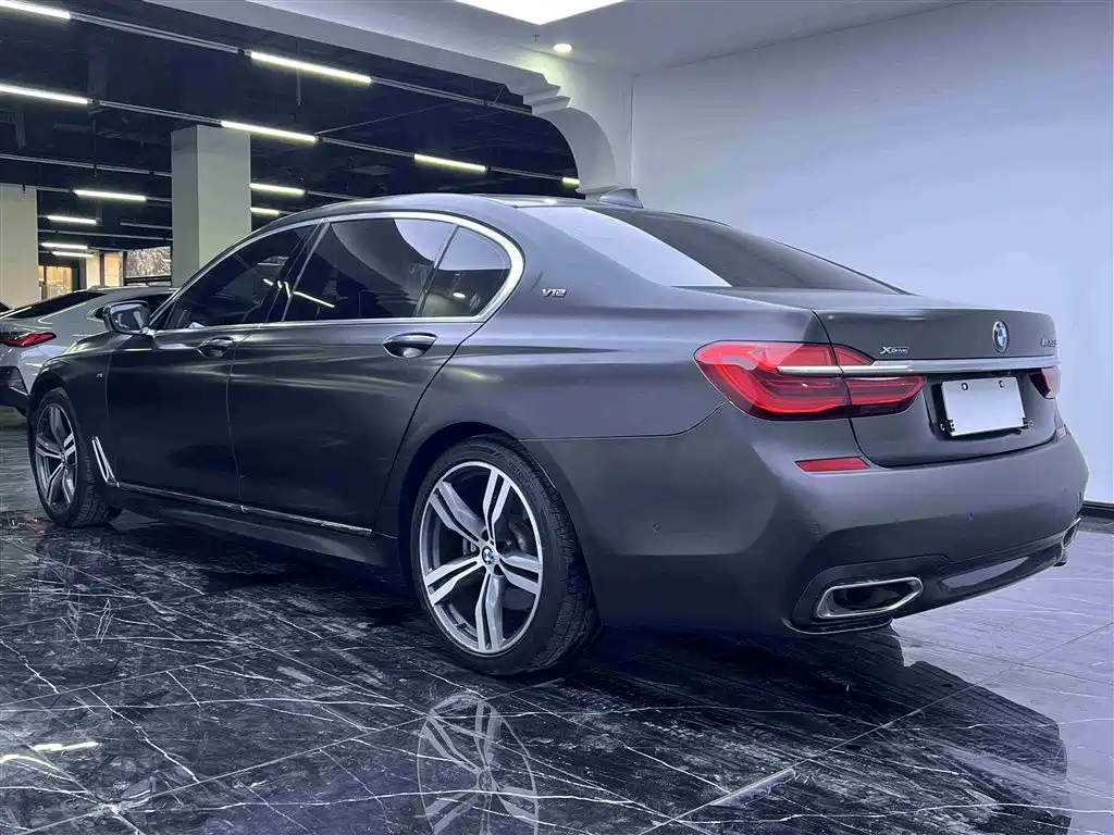 BMW 7 Series — фото 20