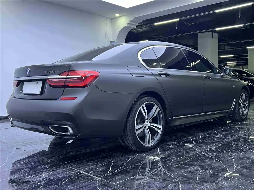 BMW 7 Series — фото 22