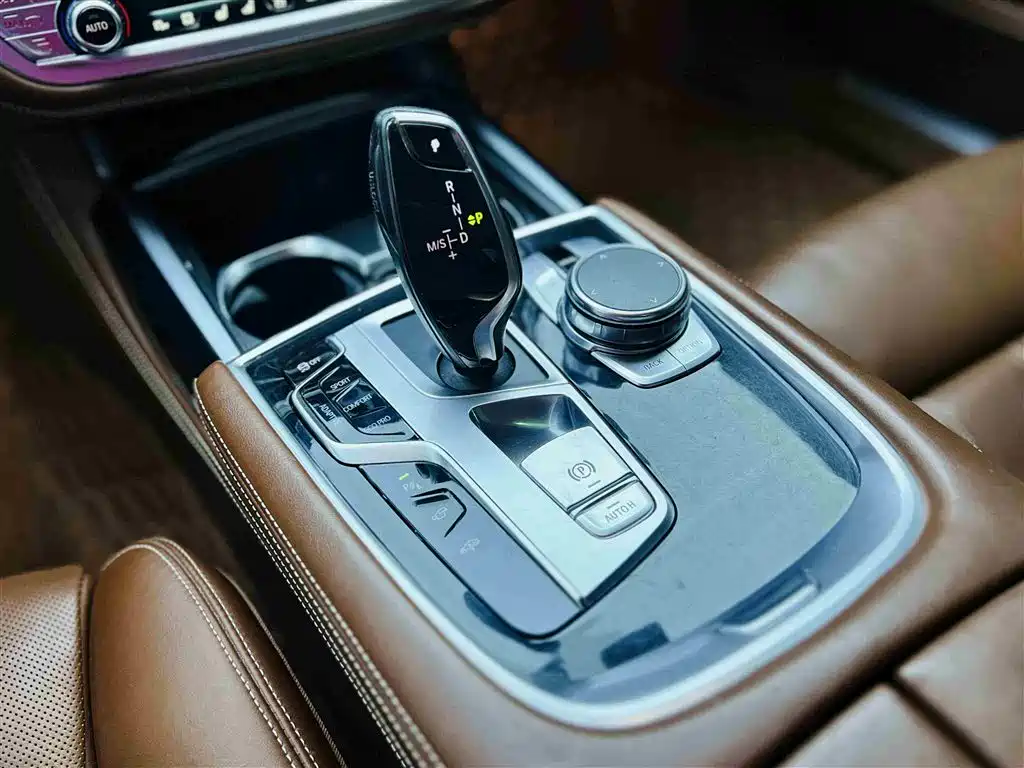 BMW 7 Series — фото 8