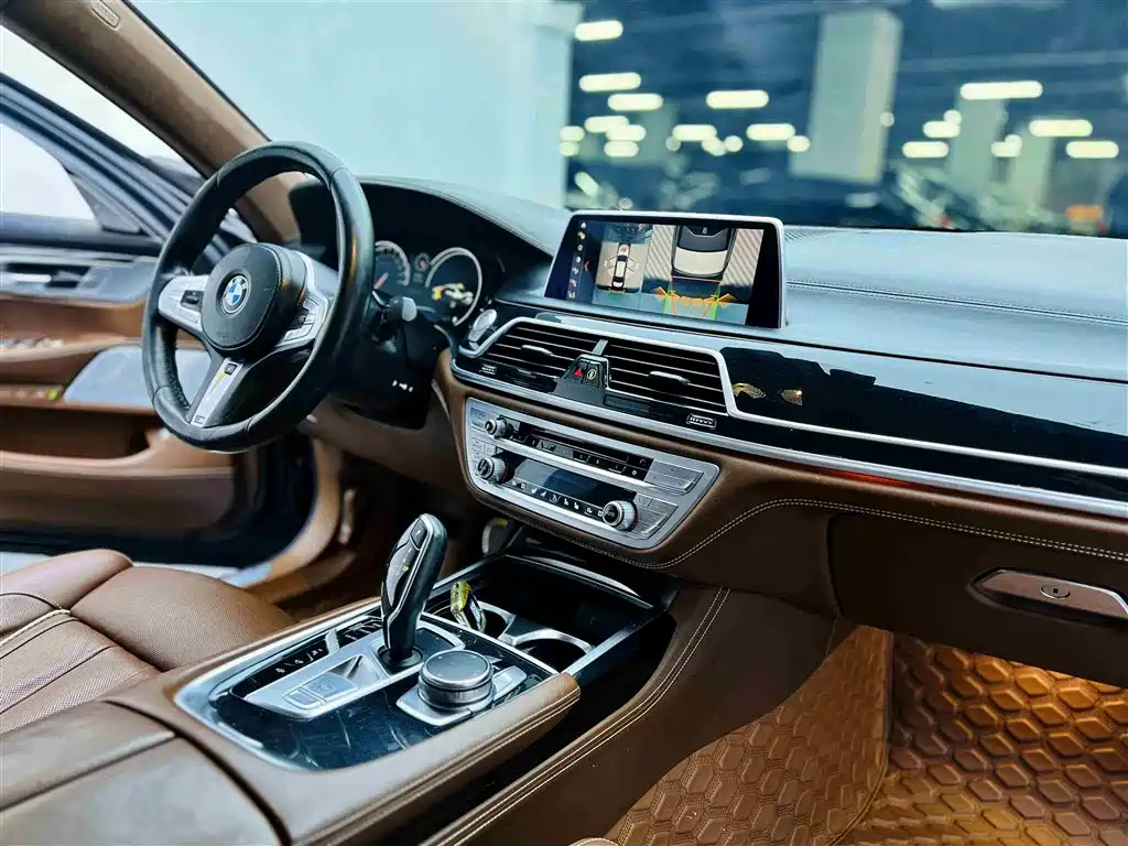 BMW 7 Series — фото 9