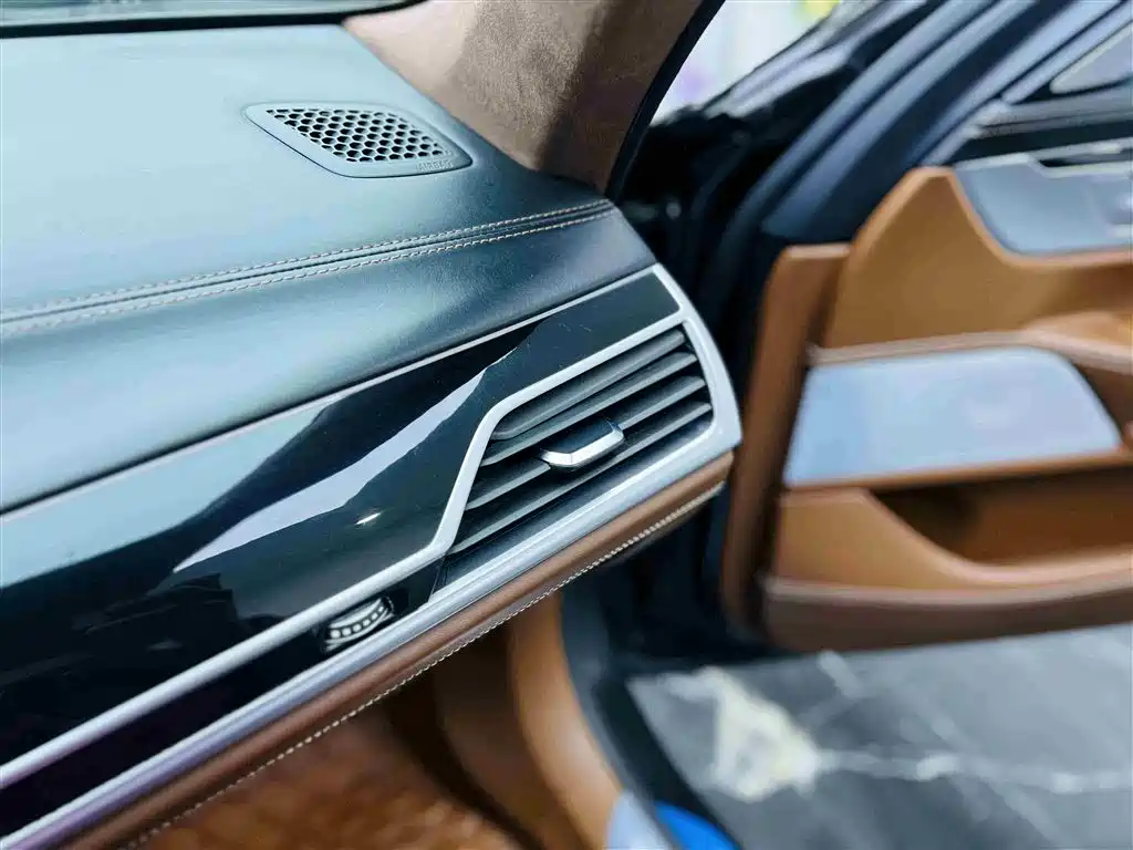 BMW 7 Series — фото 10