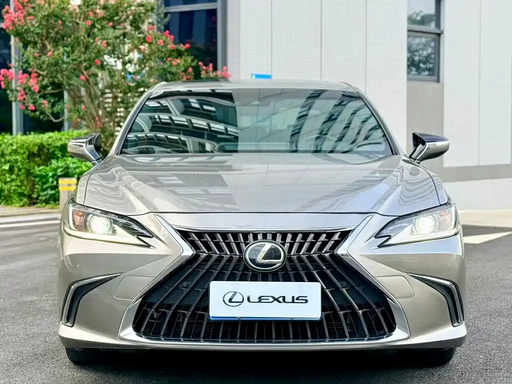 Lexus ES — фото 2
