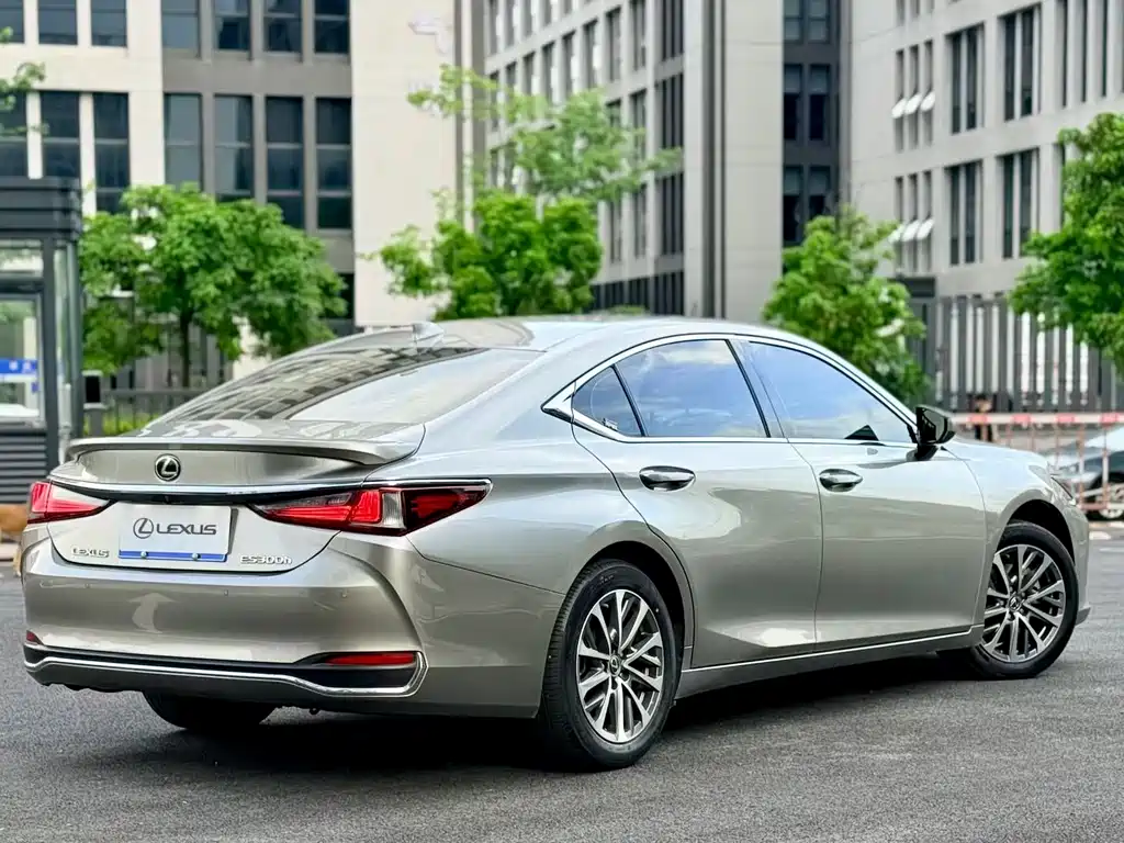 Lexus ES — фото 7