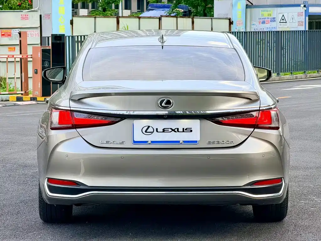 Lexus ES — фото 8