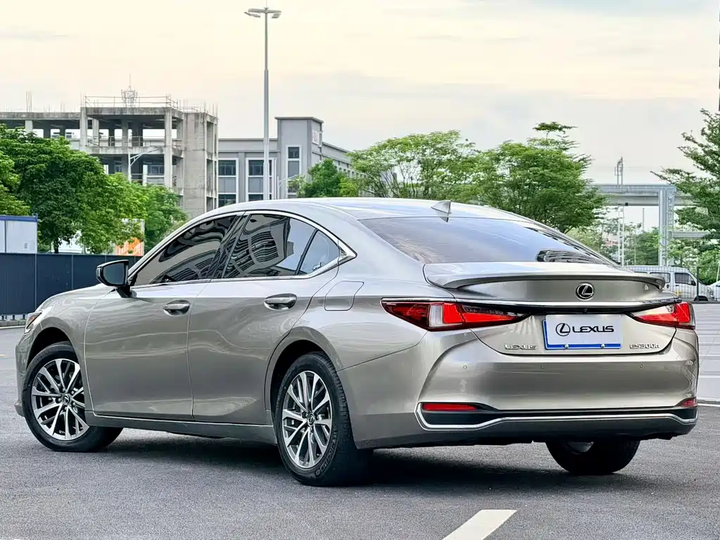 Lexus ES — фото 9