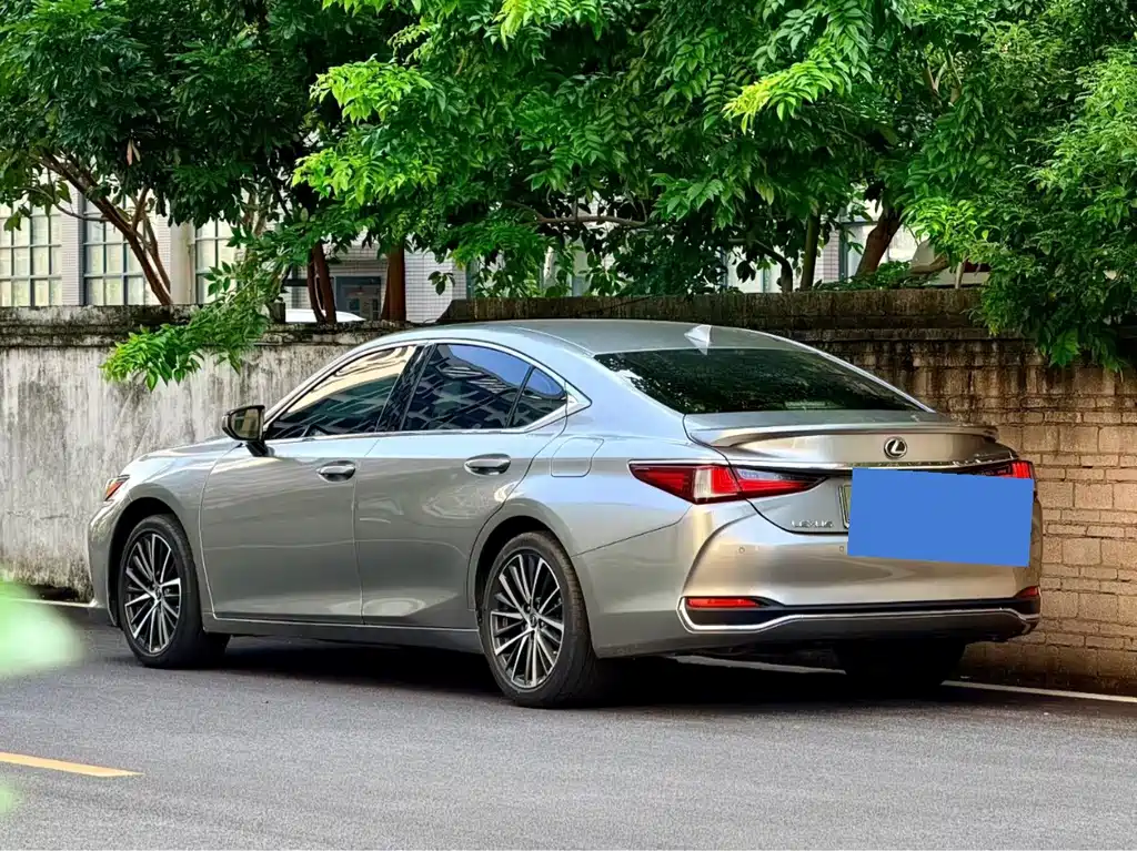 Lexus ES — фото 8