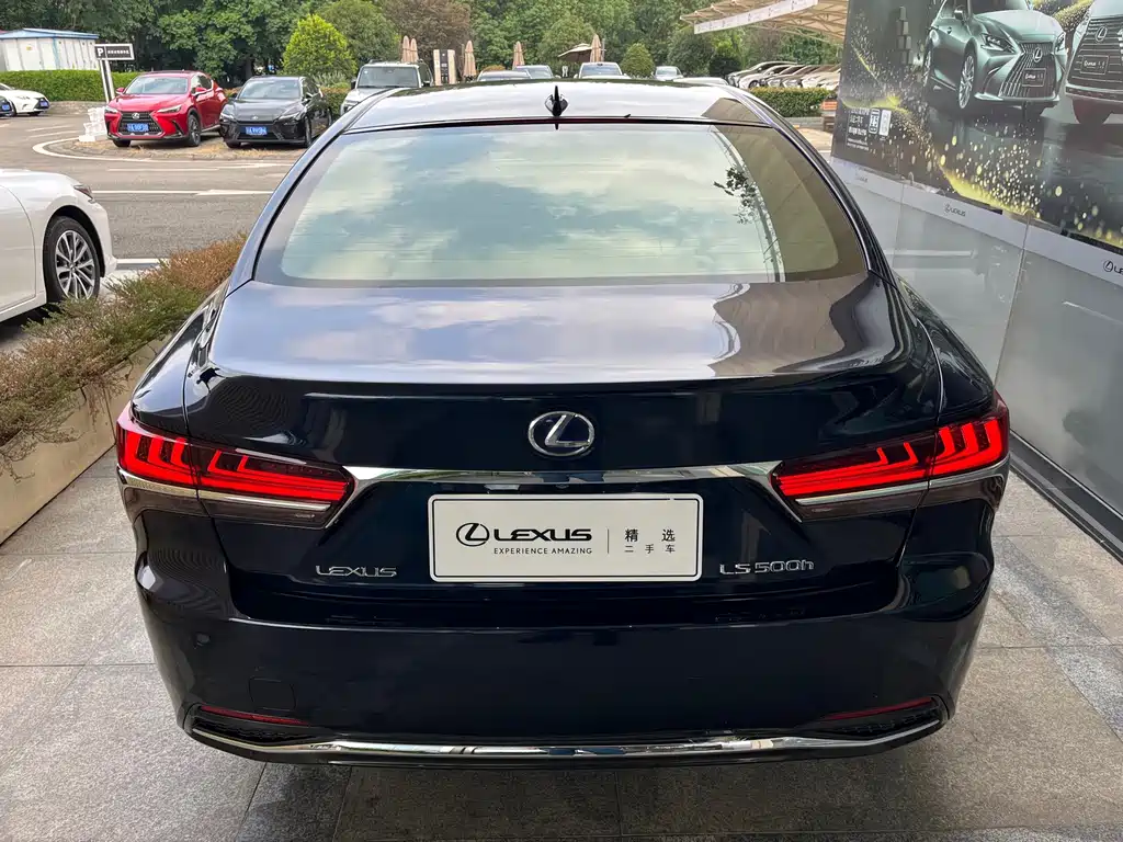 Lexus LS — фото 6