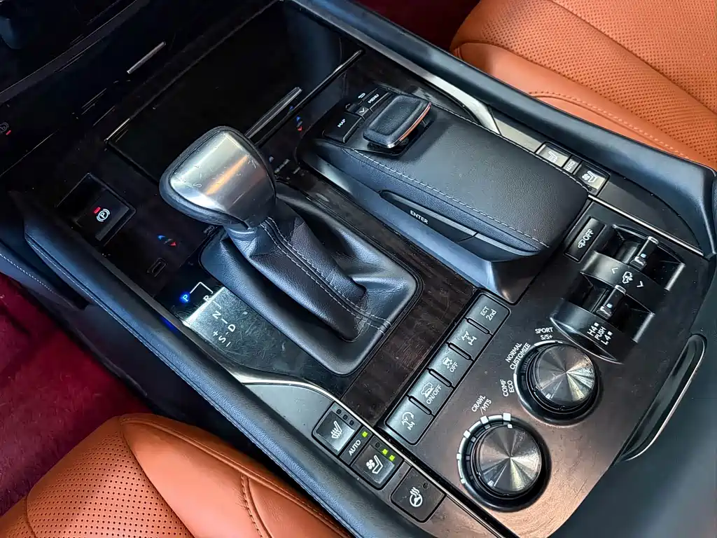 Lexus LX — фото 11