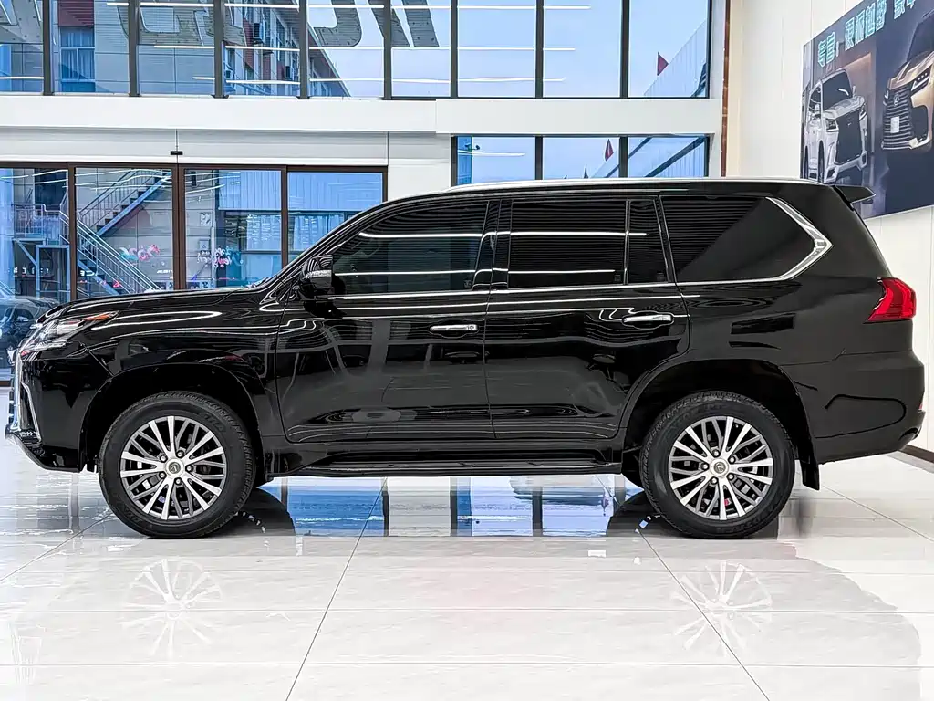 Lexus LX — фото 3