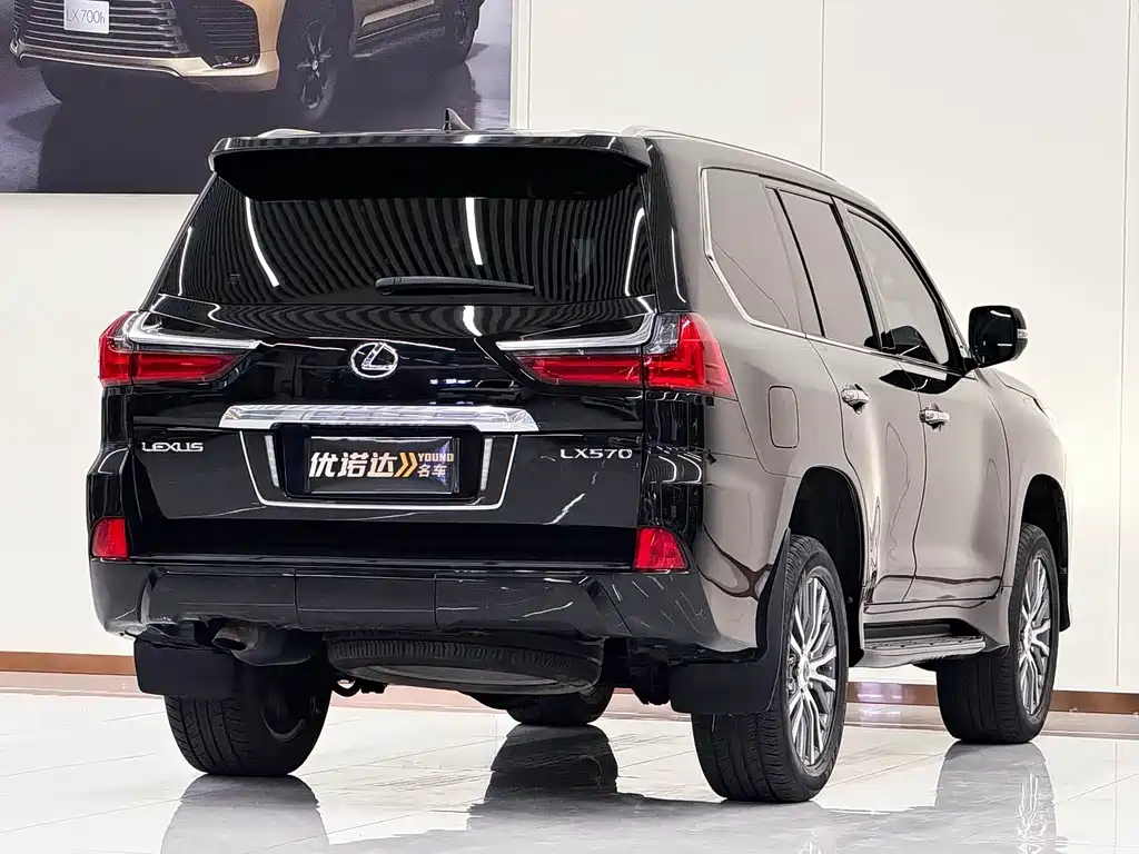 Lexus LX — фото 5