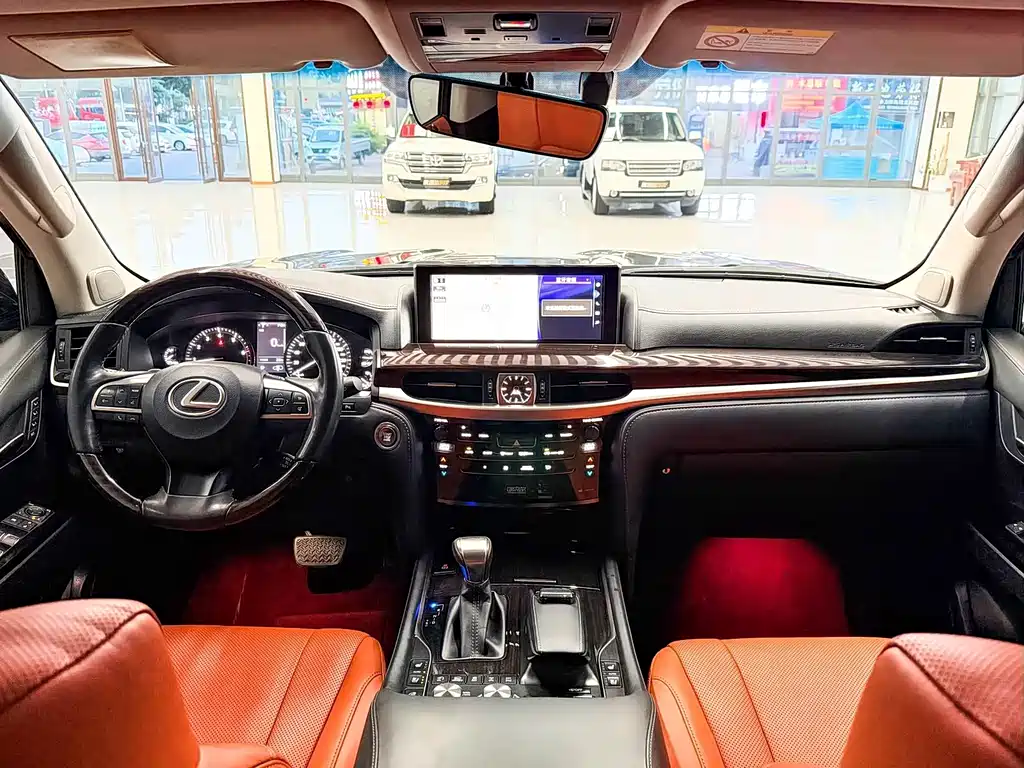 Lexus LX — фото 8