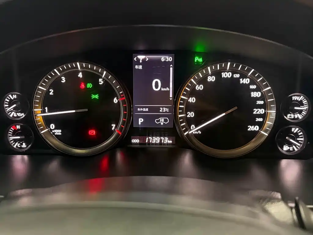 Lexus LX — фото 10