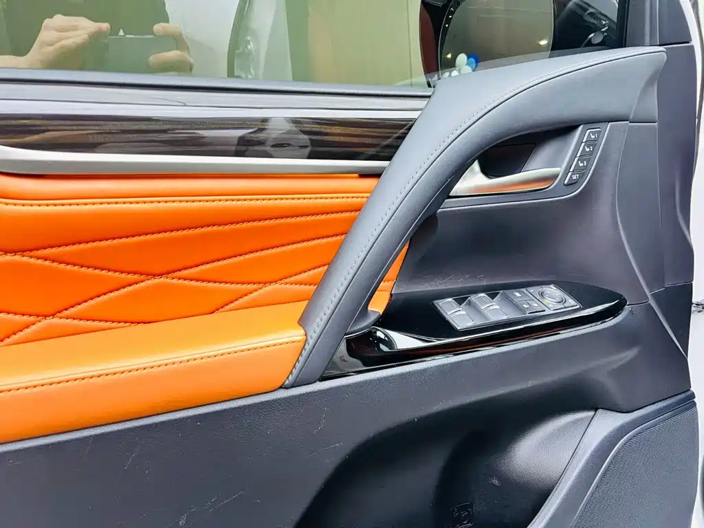 Lexus LX — фото 11