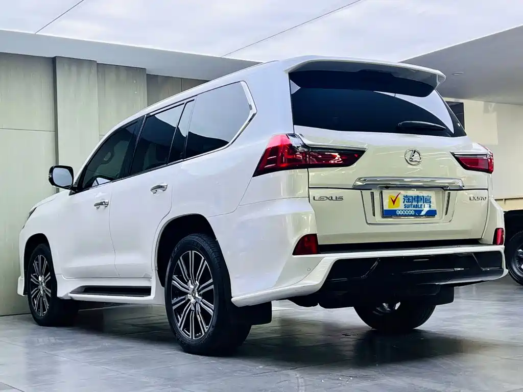 Lexus LX — фото 6