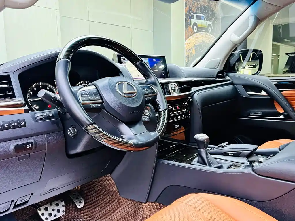 Lexus LX — фото 8