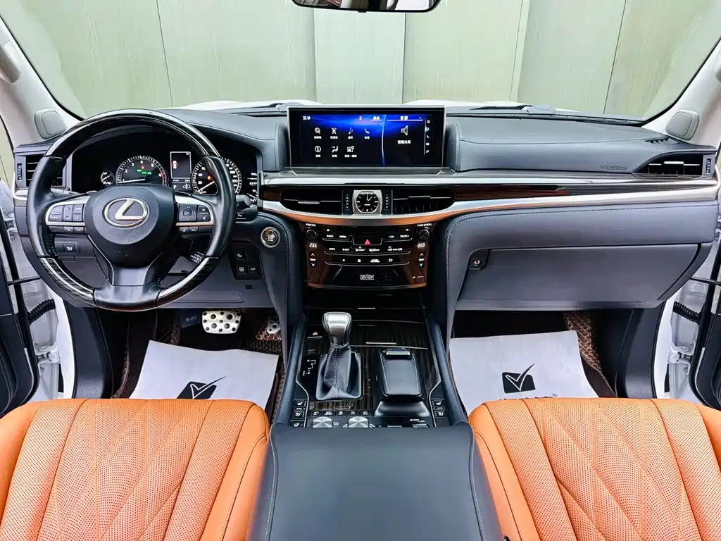 Lexus LX — фото 9