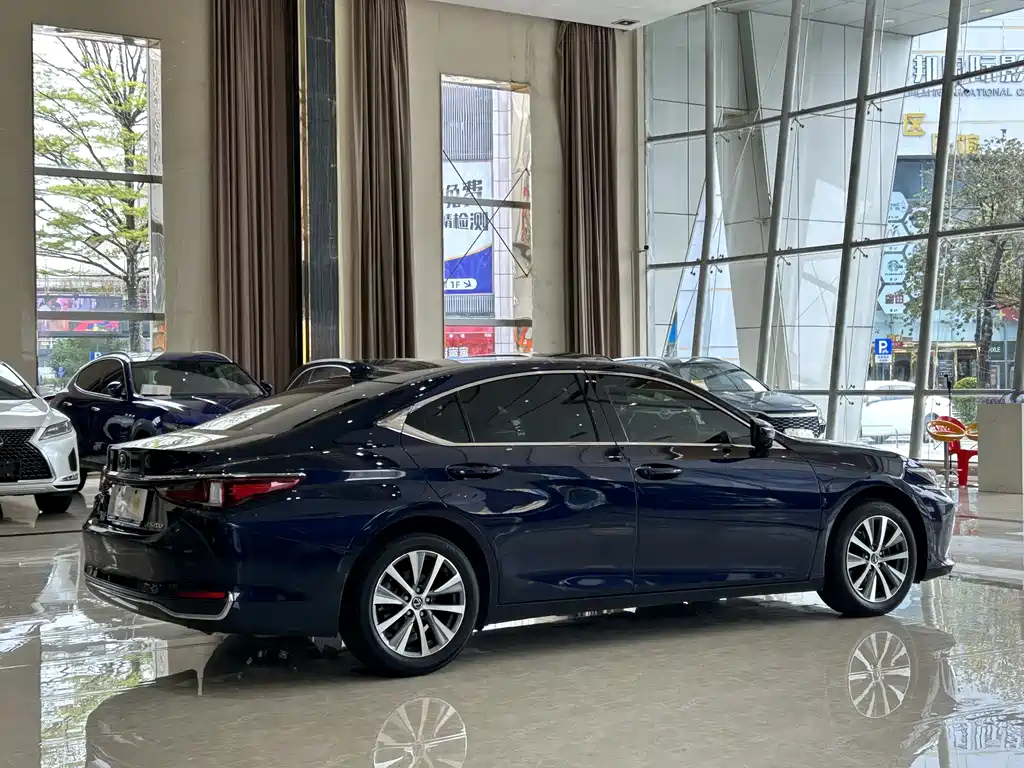 Lexus ES — фото 6