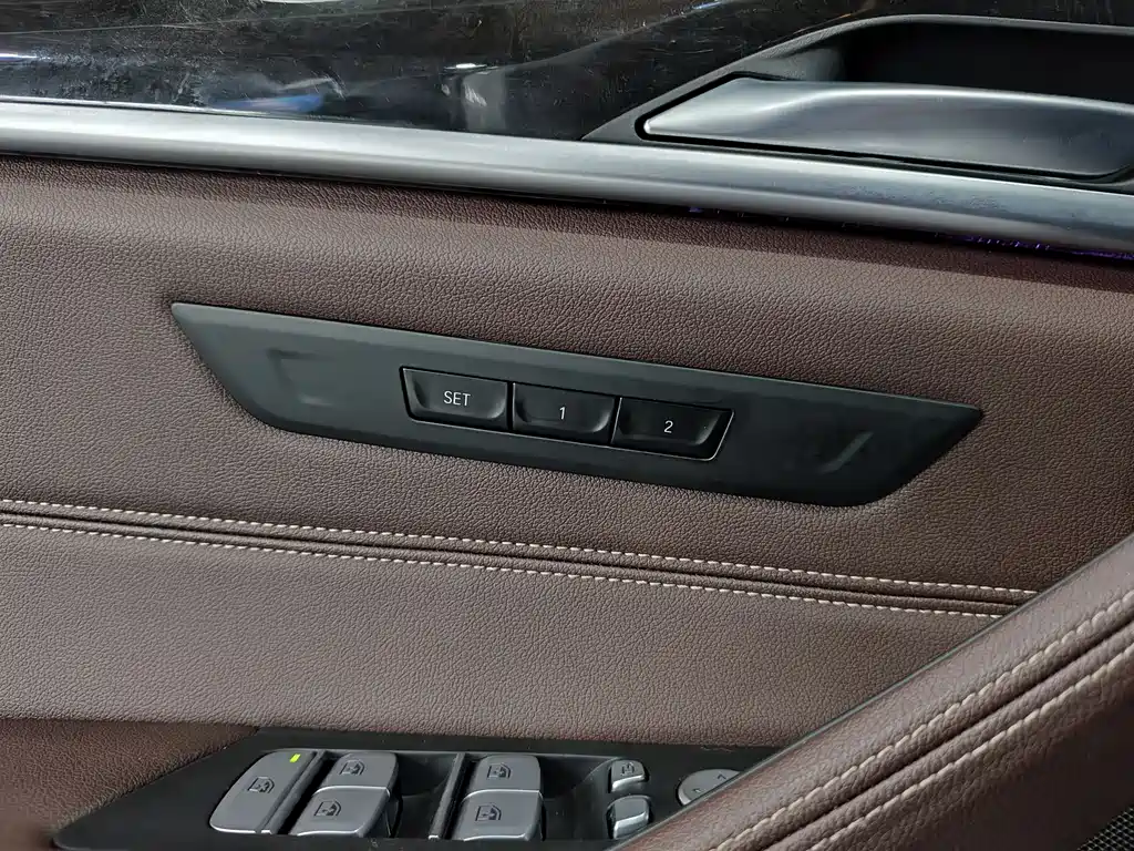 BMW 5 Series — фото 14