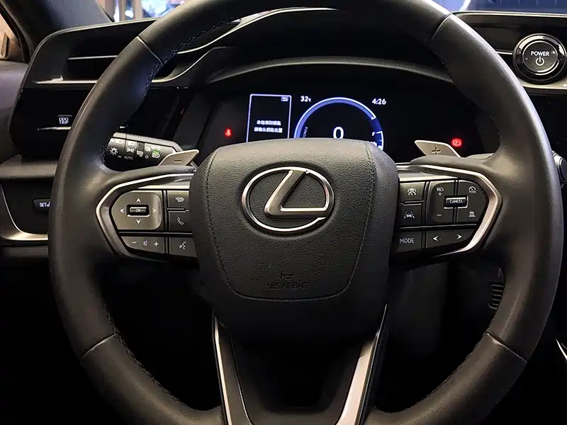 Lexus RZ — фото 8