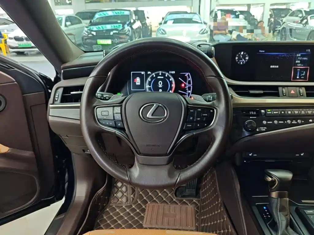 Lexus ES — фото 11