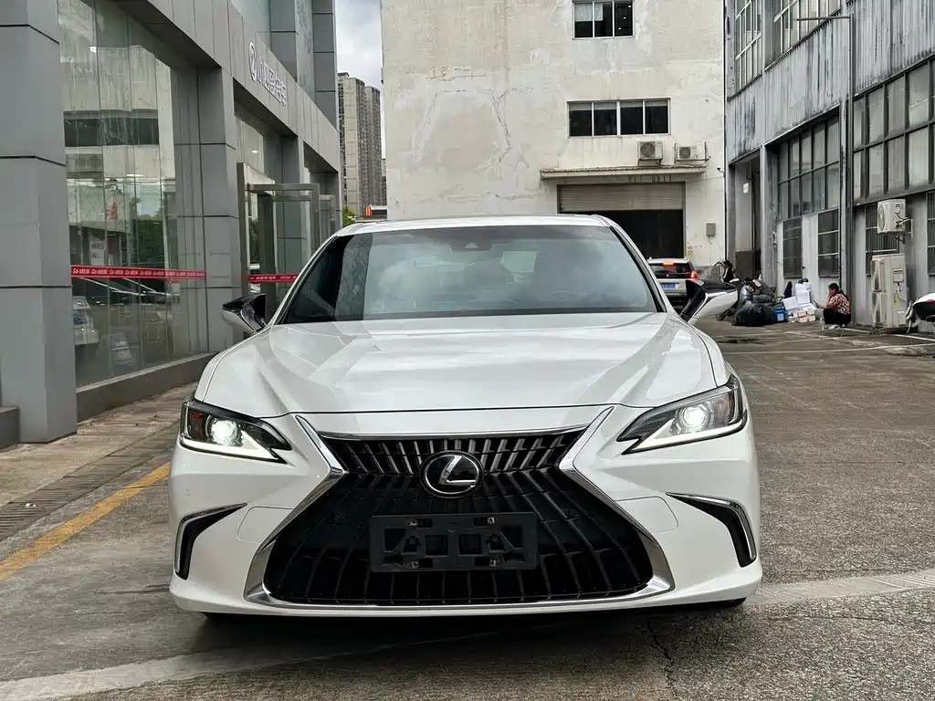 Lexus ES — фото 2