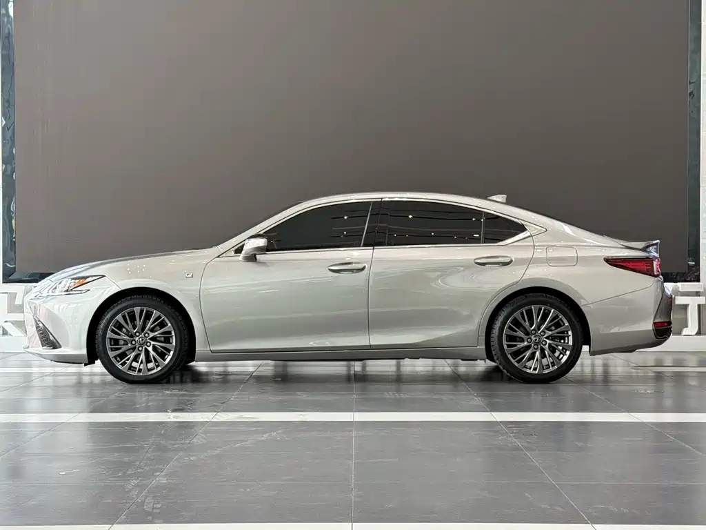 Lexus ES — фото 4