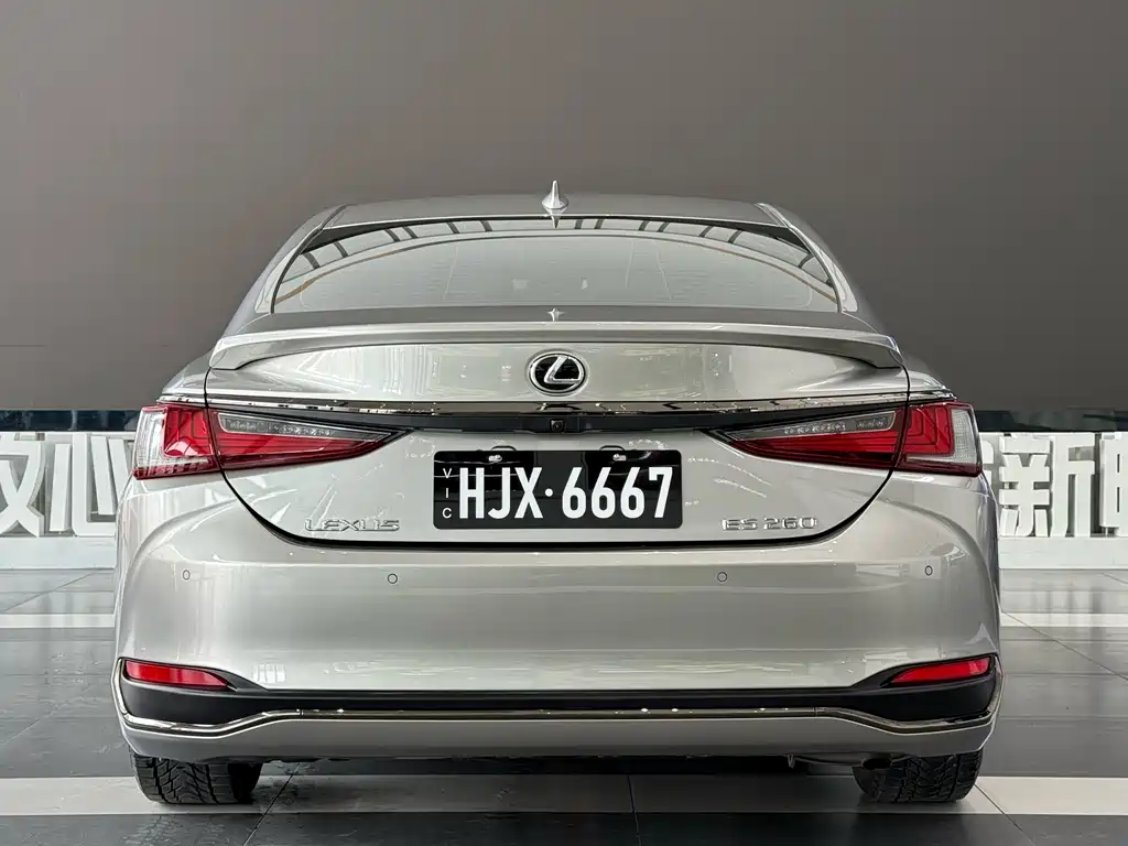 Lexus ES — фото 6