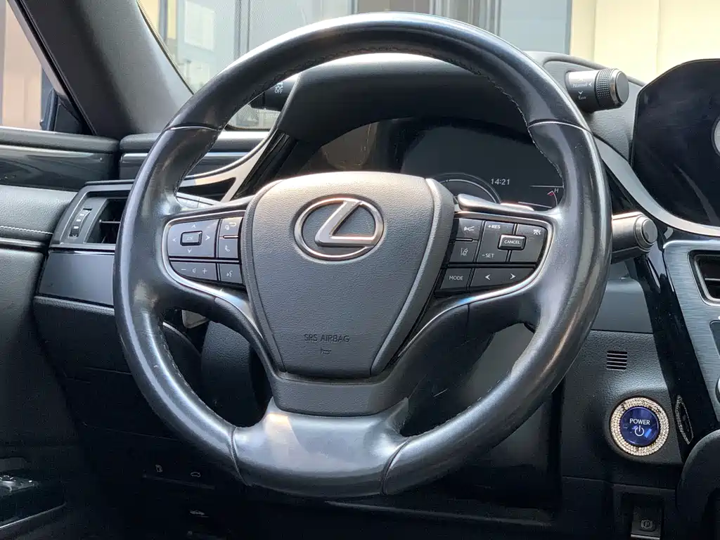Lexus ES — фото 17