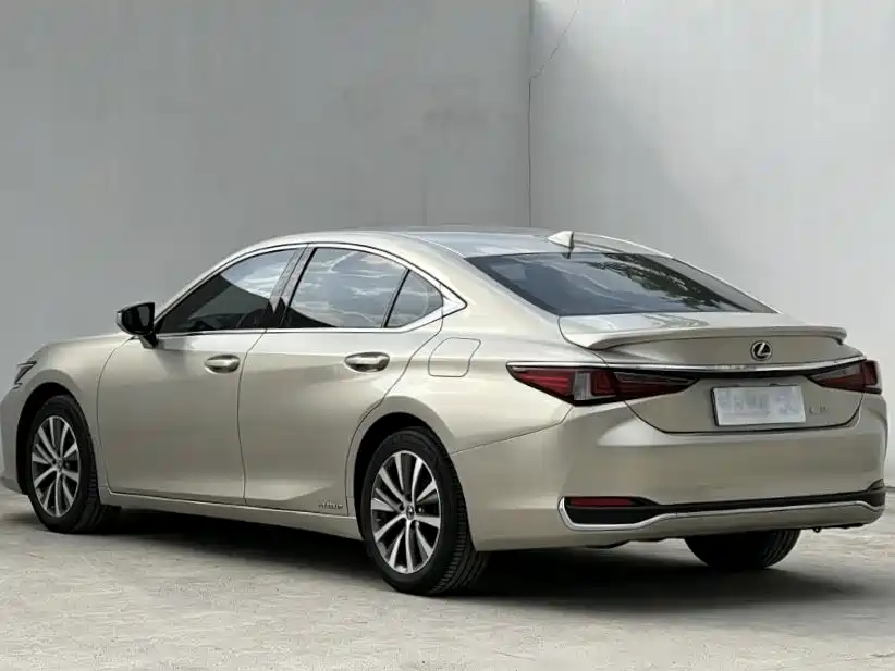 Lexus ES — фото 5