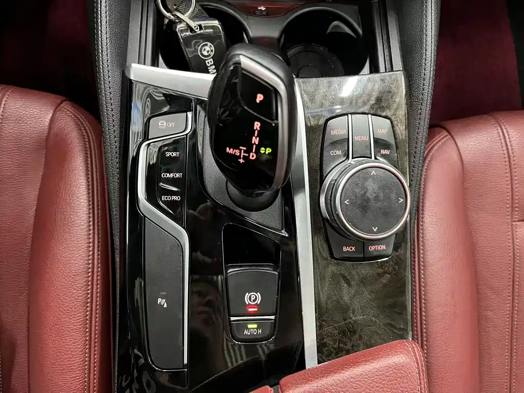 BMW 5 Series — фото 15