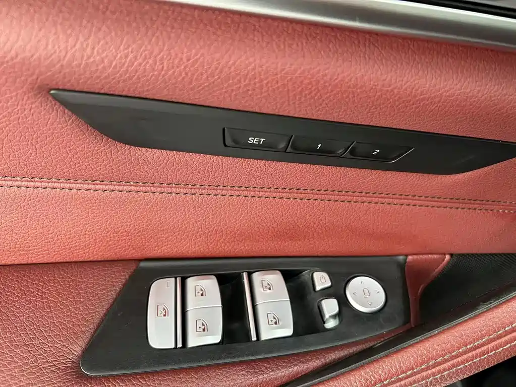 BMW 5 Series — фото 17