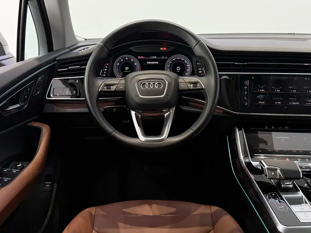 Audi Q7 — фото 20