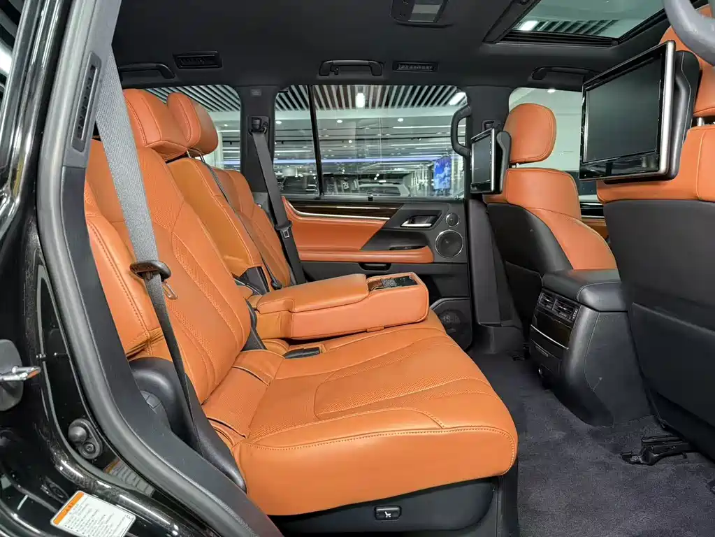 Lexus LX — фото 13