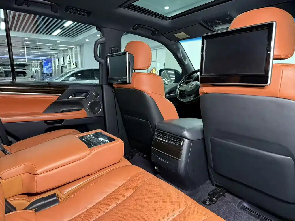 Lexus LX — фото 14