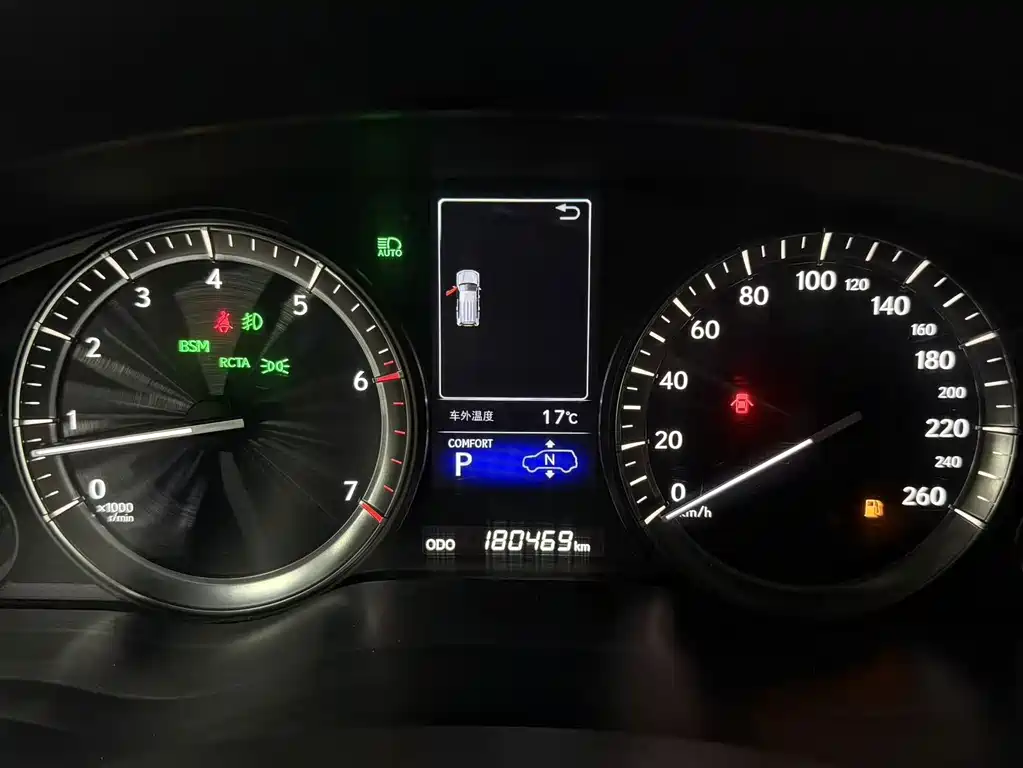 Lexus LX — фото 18