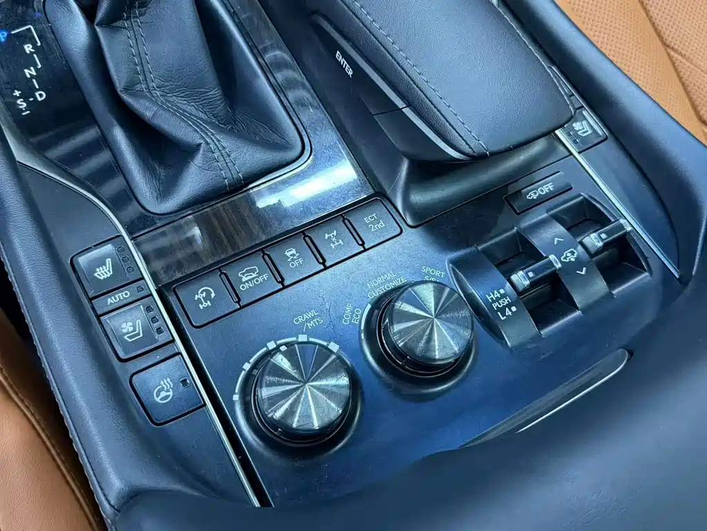 Lexus LX — фото 21