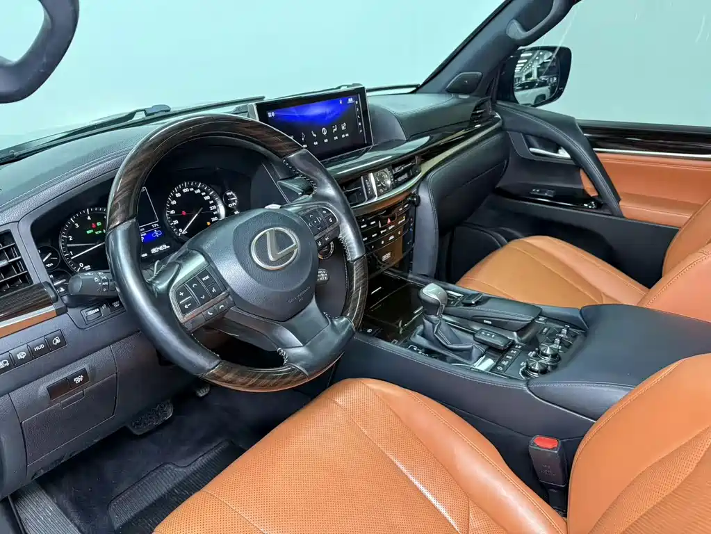 Lexus LX — фото 9