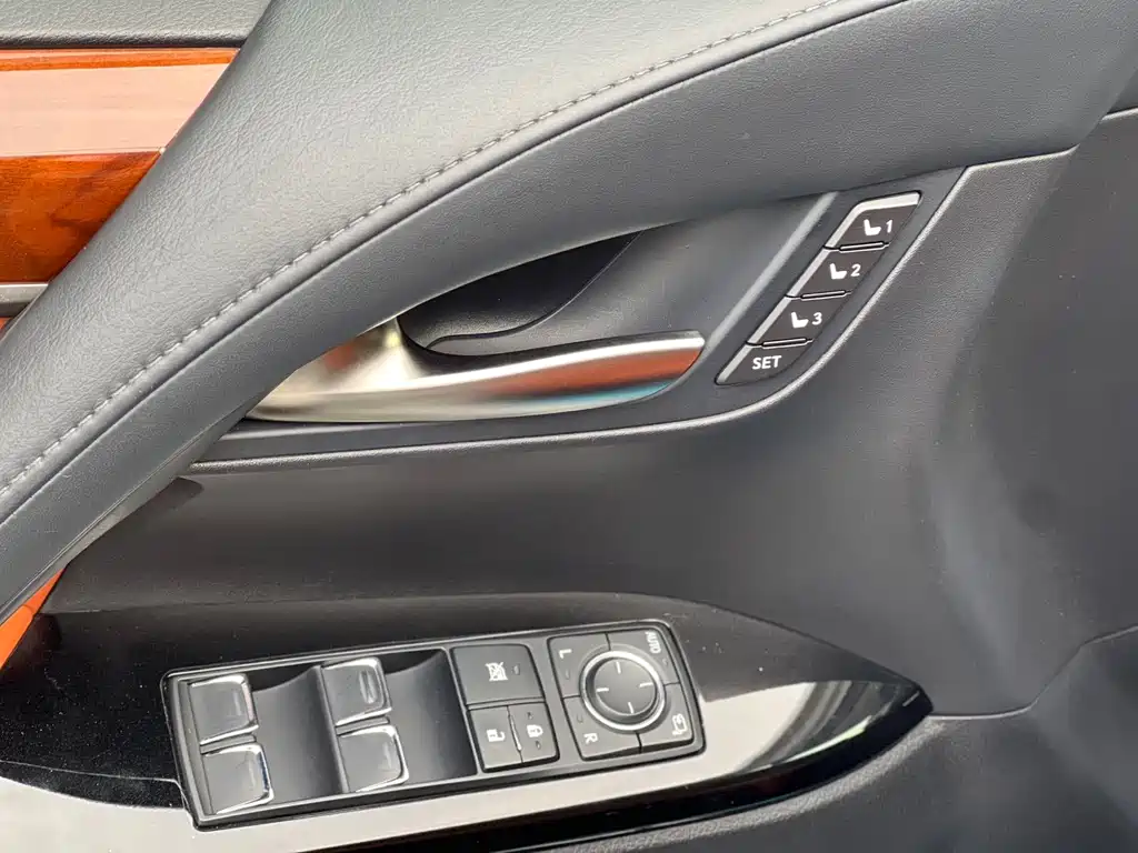 Lexus LX — фото 14