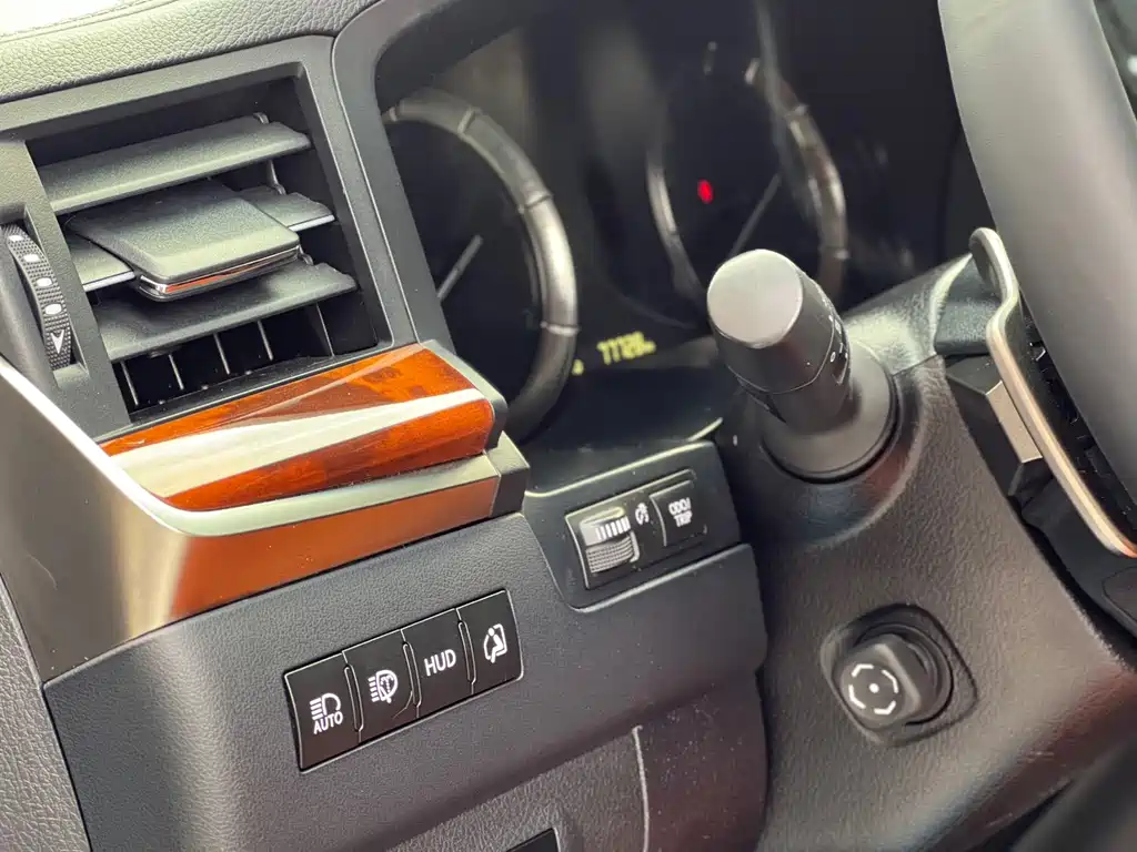 Lexus LX — фото 15