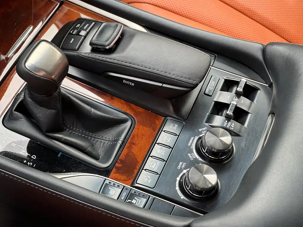 Lexus LX — фото 16